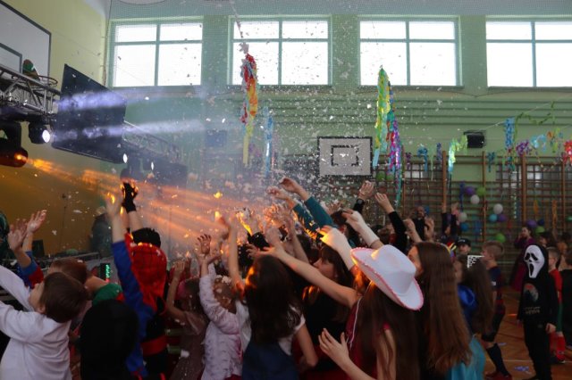 b_1024_768_0_00_images_2023_2024_WYDARZENIA_Choinka_418233845_840203214574295_689983151687859407_n